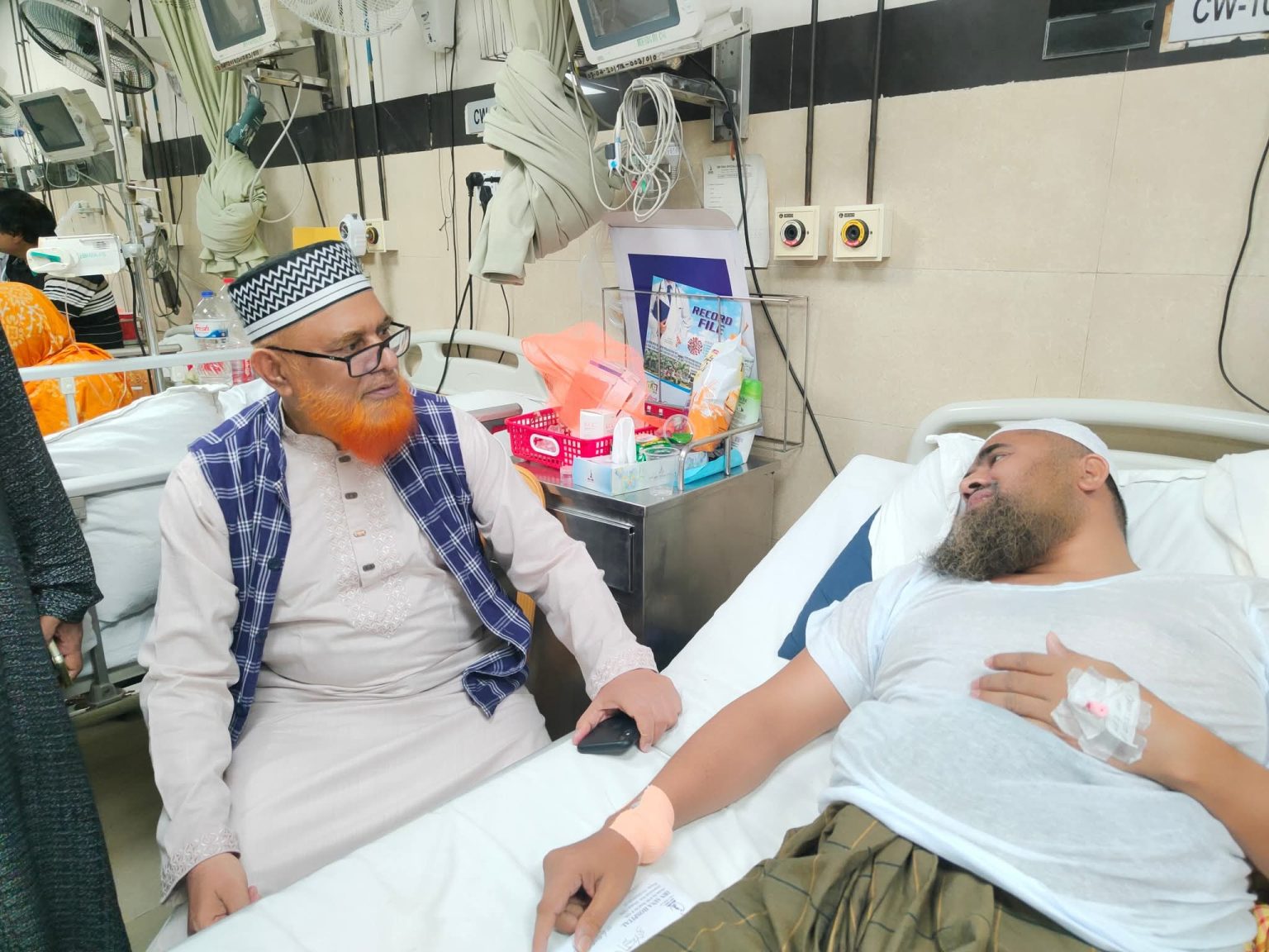 অসুস্থ দায়িত্বশীলকে দেখতে ঢাকার ইবনে সিনা হাসপাতালে মহাসচিব ড. আহমদ আবদুল কাদের