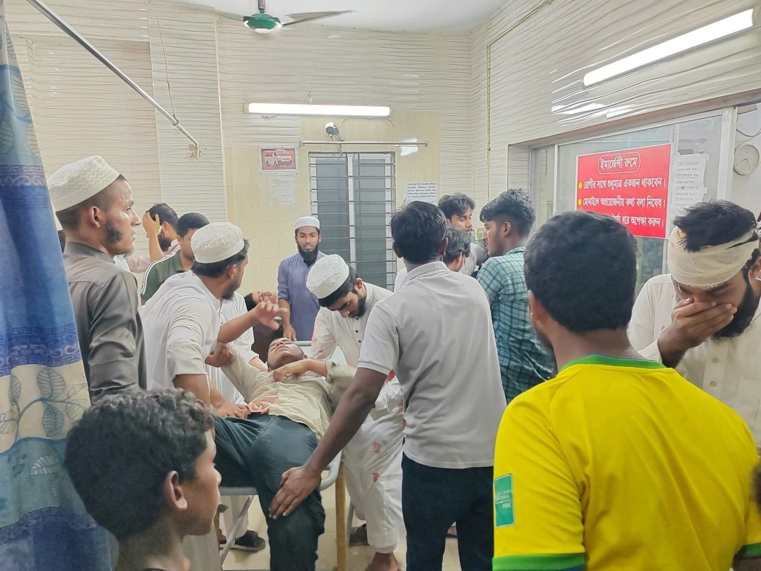 হাটহাজারী মাদ্রাসার ছাত্রদের উপর সুন্নি নামধারী আওয়ামী দোসরদের হামলার তীব্র প্রতিবাদ ও নিন্দা