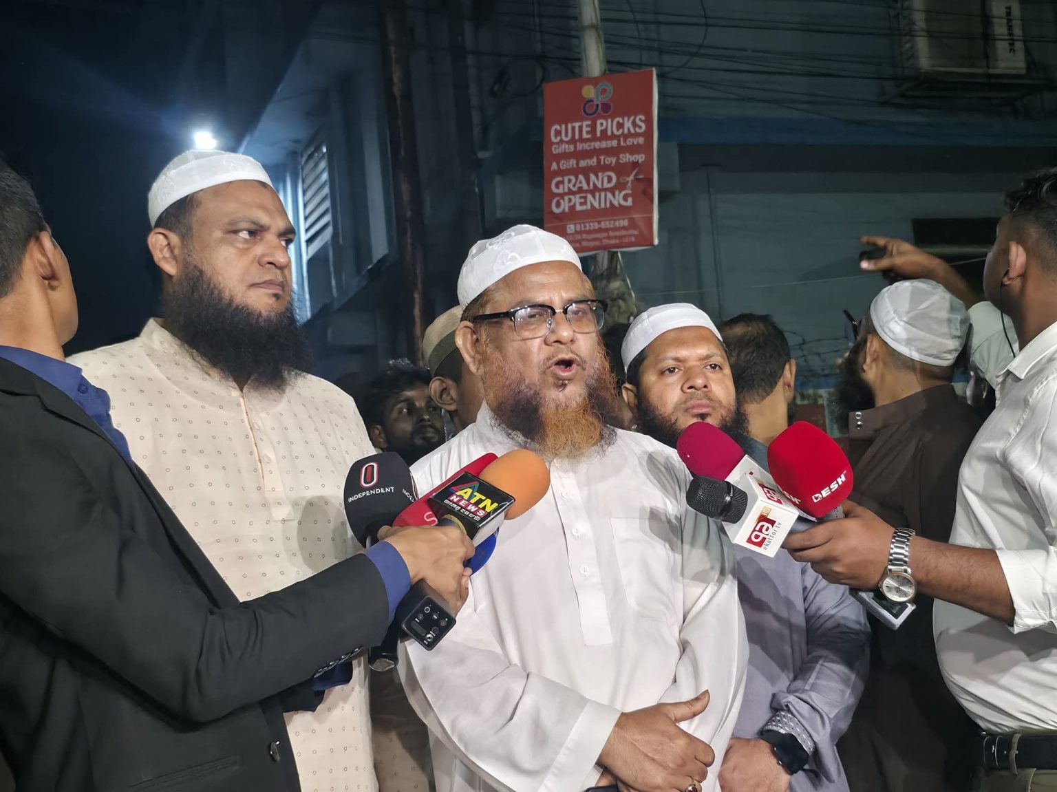 মিরপুরে অগ্নিকাণ্ডে ঘটনাস্থল পরিদর্শন ও ক্ষতিগ্রস্তদের খোঁজখবর নেন ইসলামী আন্দোলন বাংলাদেশ -এর মুখপাত্র ও সিনিয়র যুগ্ম মহাসচিব মাওলানা গাজী আতাউর রহমান