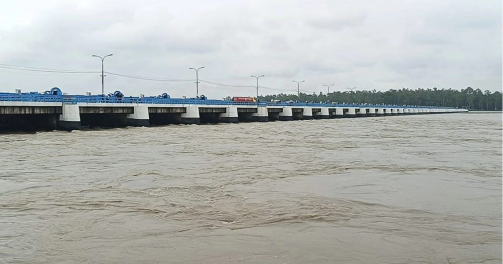 বিপৎসীমার ওপর দিয়ে প্রবাহিত হচ্ছে তিস্তার পানি, খোলা হয়েছে ৪৪টি জলকপাট