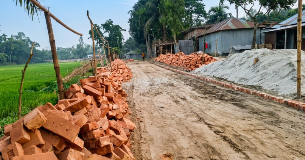 প্রধানমন্ত্রীর সফর শেষে সড়ক থেকে তুলে নেওয়া হলো ইট, দুর্ভোগ এলাকাবাসীর