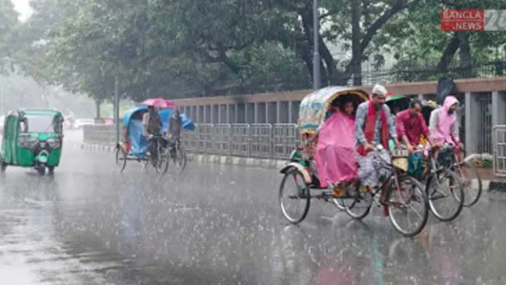 বৃষ্টিতে একধাক্কায় দুই ডিগ্রী তাপমাত্রা কমে রাজধানীর জনজীবনে স্বস্তি