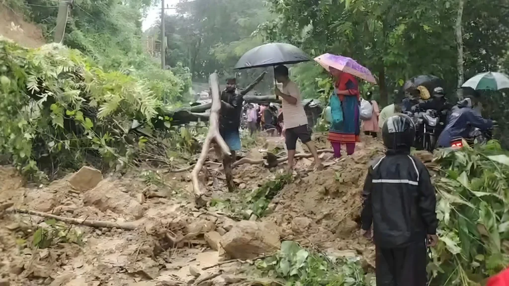 বান্দরবানের সঙ্গে সারাদেশের যোগাযোগ কার্যত বিচ্ছিন্ন