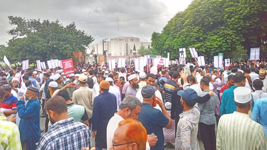 সংসদের সামনে ১১ দলীয় ঐক্যের শীর্ষ নেতাদের অবস্থান