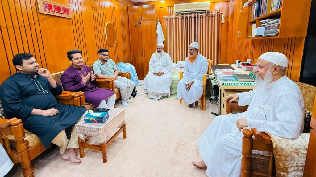 হেফাজত মহাসচিবের সঙ্গে এনসিপি নেতাদের সৌজন্য সাক্ষাৎ