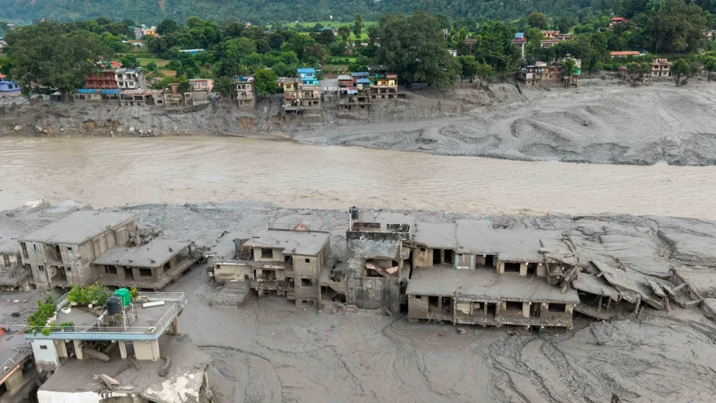 নেপালে বন্যায় নিখোঁজ ৩০০ ভারতীয়
