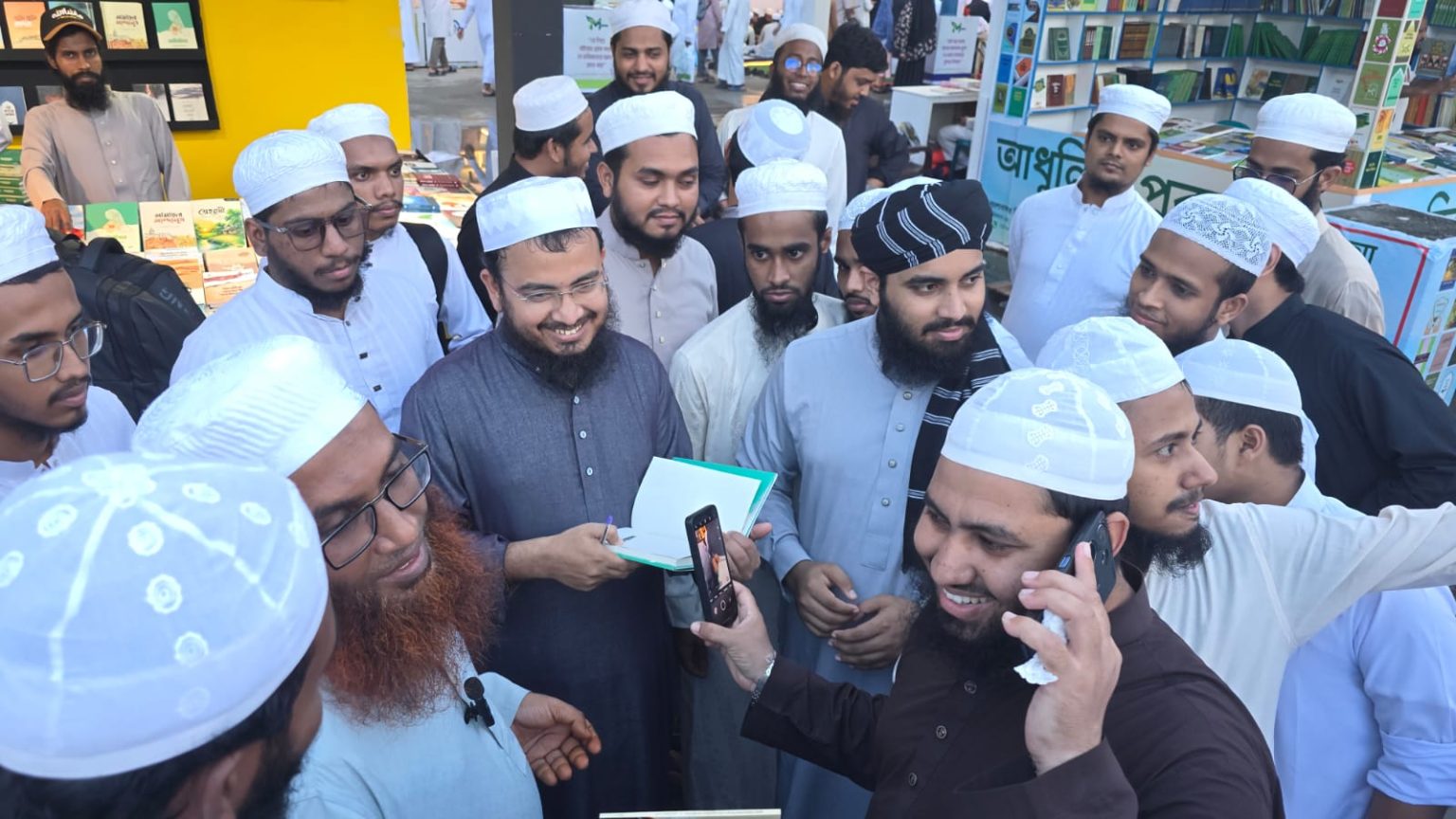ইসলামি বইমেলায় হাবীবুল্লাহ সিরাজ-এর নতুন বই ‘নারীজীবন’